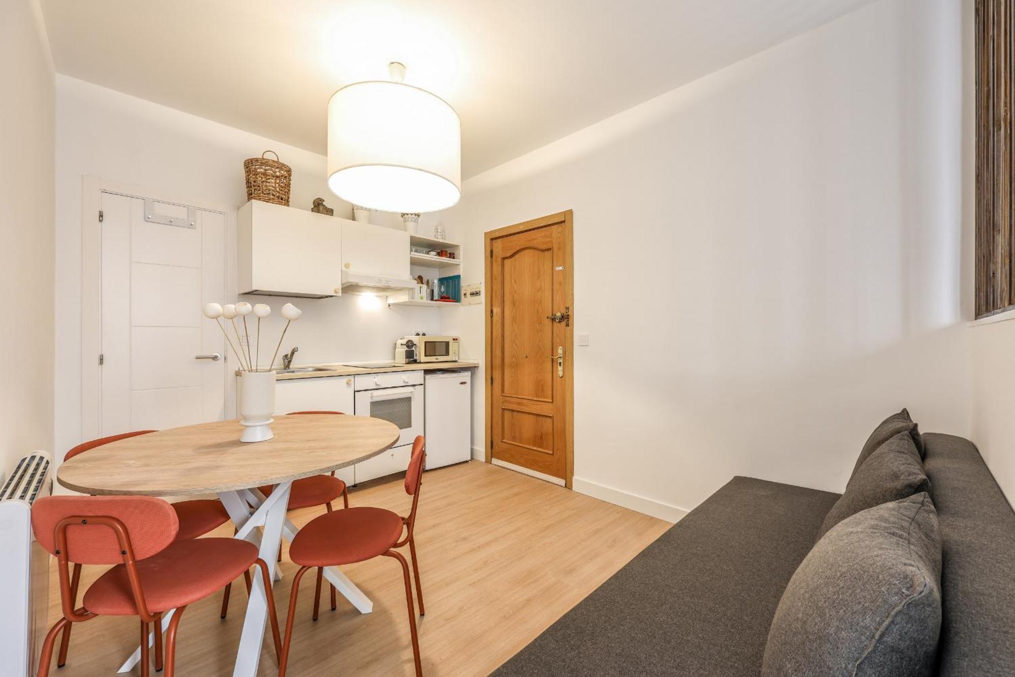 Pequeno Apartamento Reformado En Tirso De Molina Alquiler Temporal Madrid Luaran gambar
