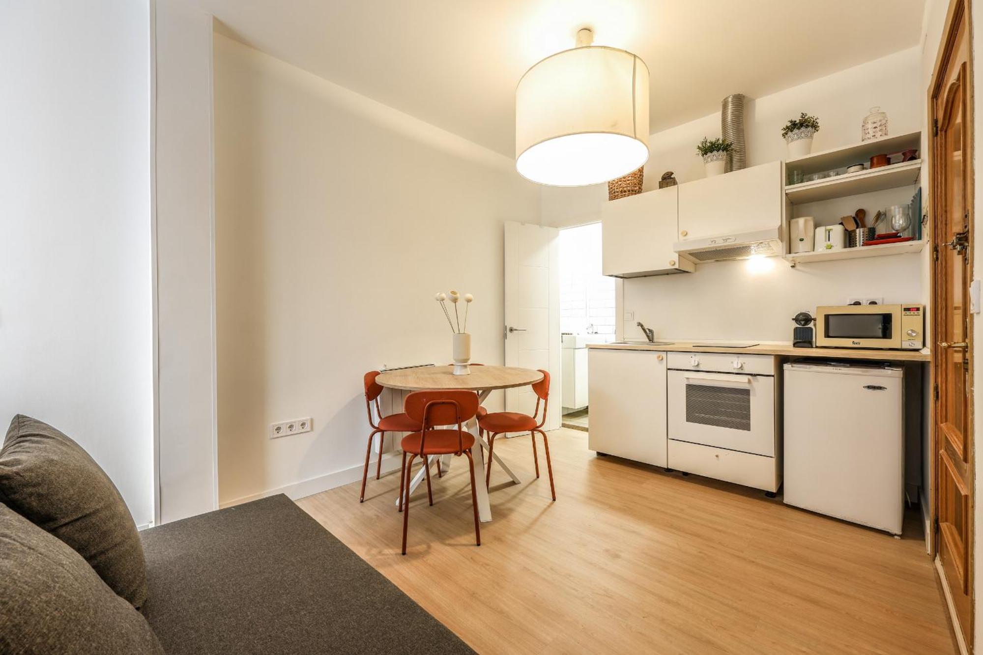 Pequeno Apartamento Reformado En Tirso De Molina Alquiler Temporal Madrid Luaran gambar