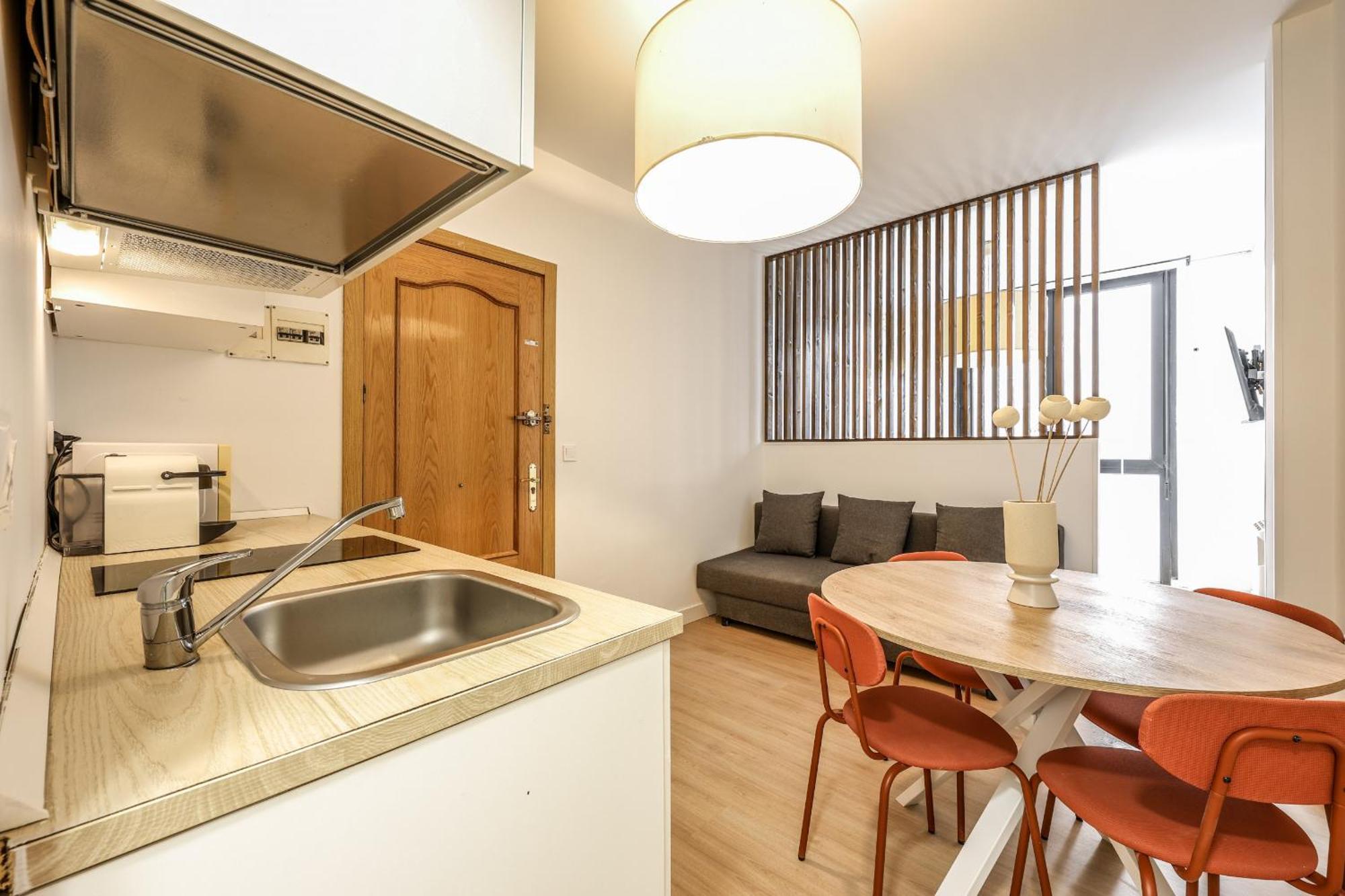 Pequeno Apartamento Reformado En Tirso De Molina Alquiler Temporal Madrid Luaran gambar